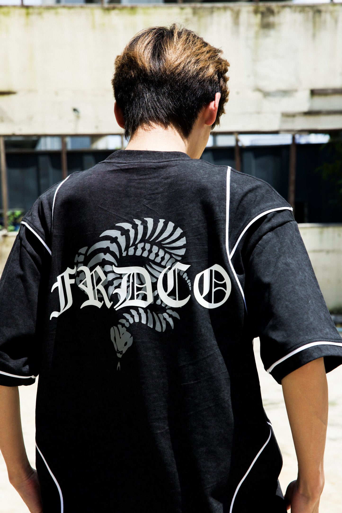 STONED SNAKE BONE WASHED BLACK TEE